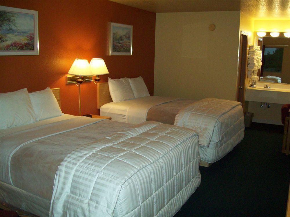 Days By Wyndham Hotel Grove