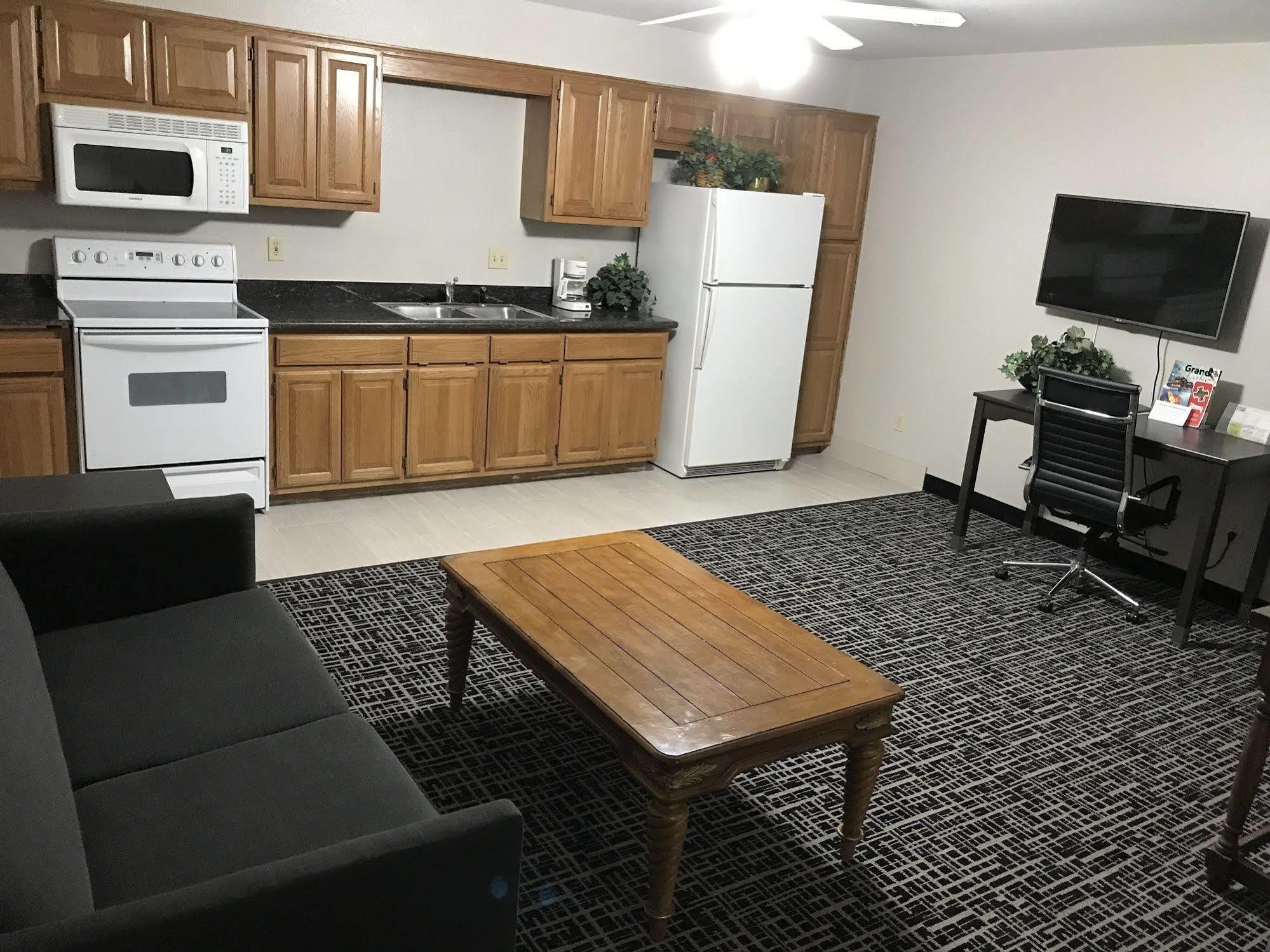 Days By Wyndham Hotel Grove